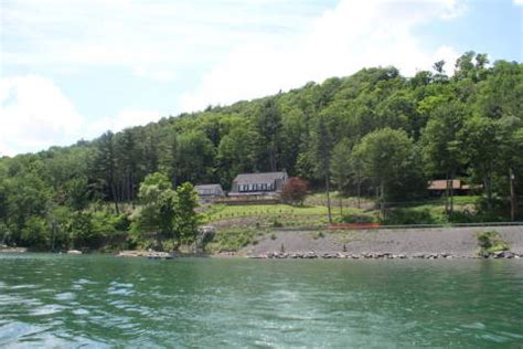 Cobblescote on the Lake .